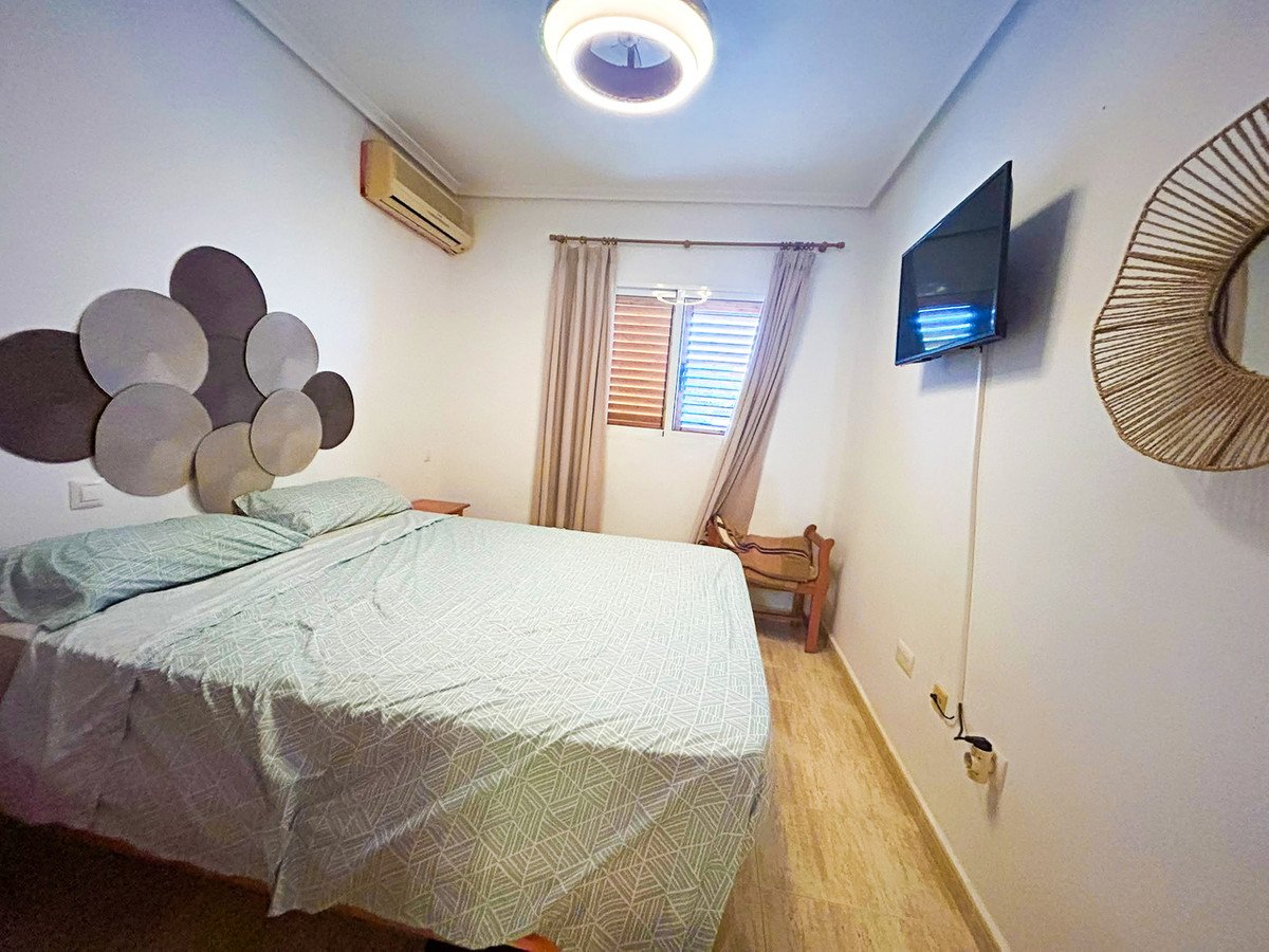 2 Bed Middle Floor Apartment in Mil Palmeras