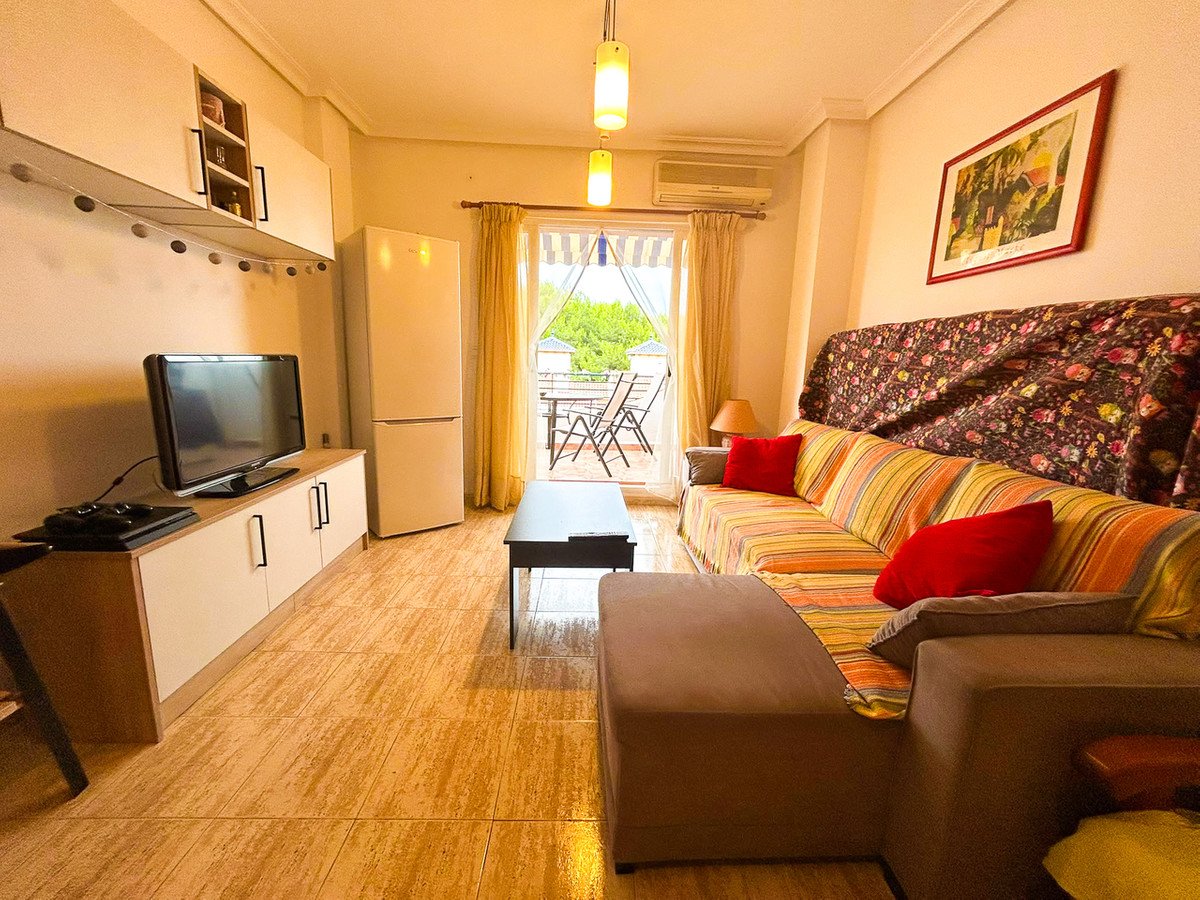 2 Bed Middle Floor Apartment in Mil Palmeras