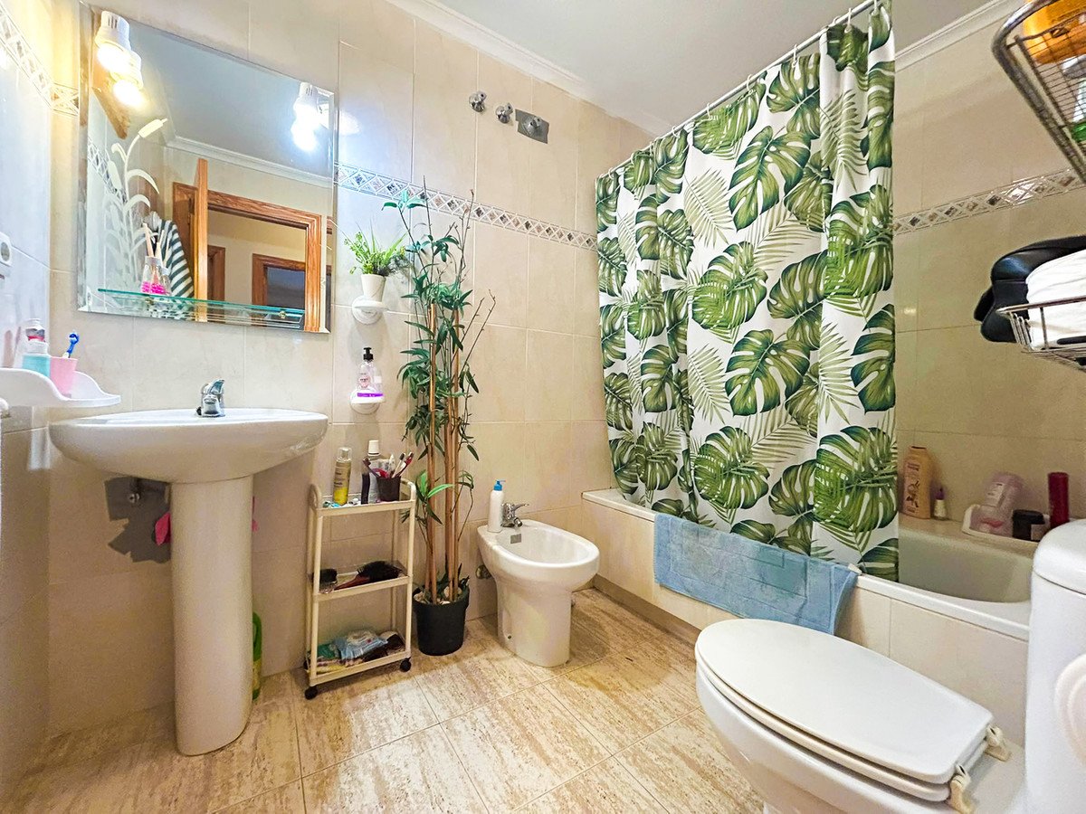 2 Bed Middle Floor Apartment in Mil Palmeras