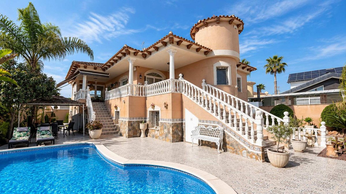 4 Bed Townhouse in Benferri