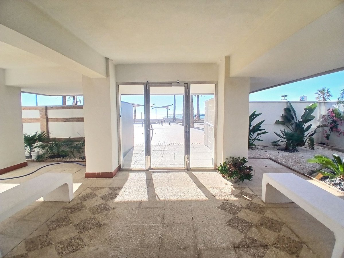 2 Bed Middle Floor Apartment in Fuengirola