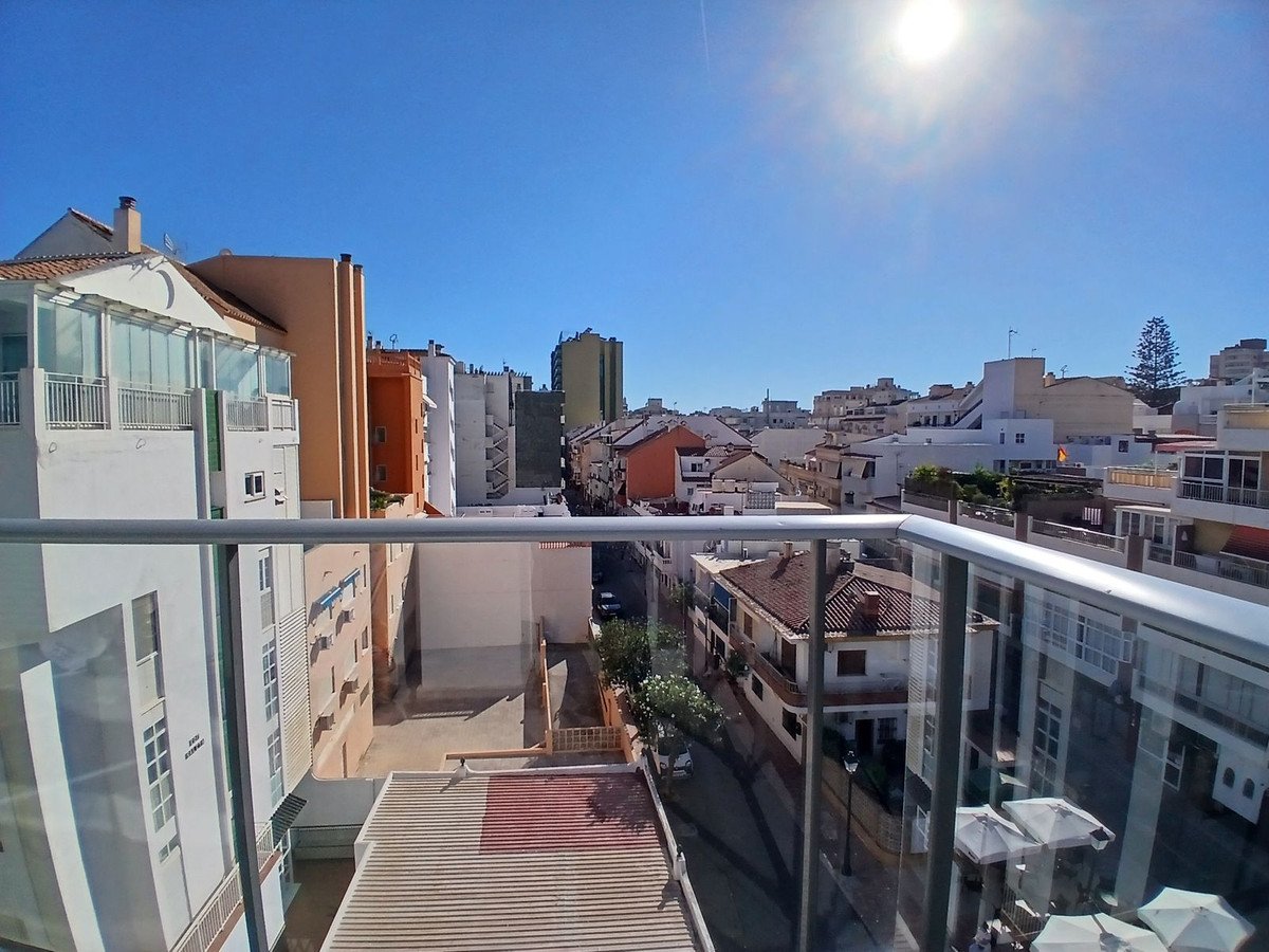 2 Bed Middle Floor Apartment in Fuengirola