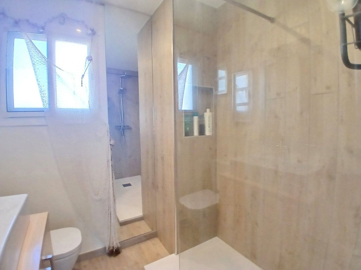 2 Bed Middle Floor Apartment in Fuengirola