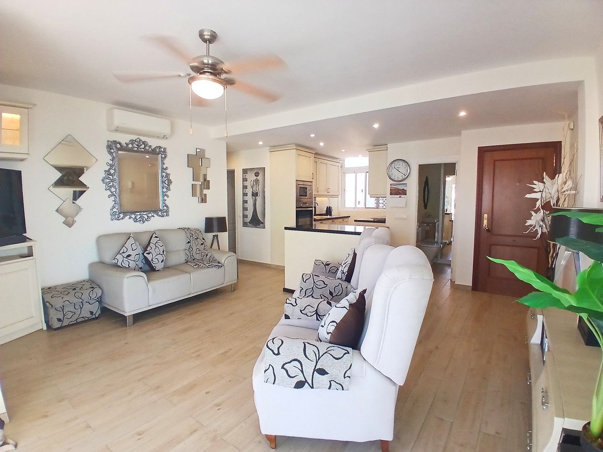 2 Bed Middle Floor Apartment in Fuengirola