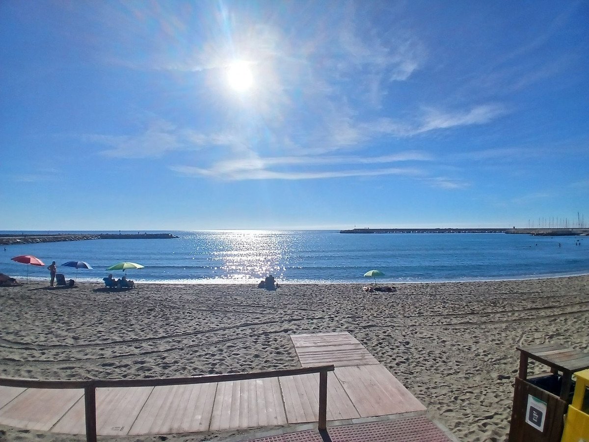 2 Bed Middle Floor Apartment in Fuengirola