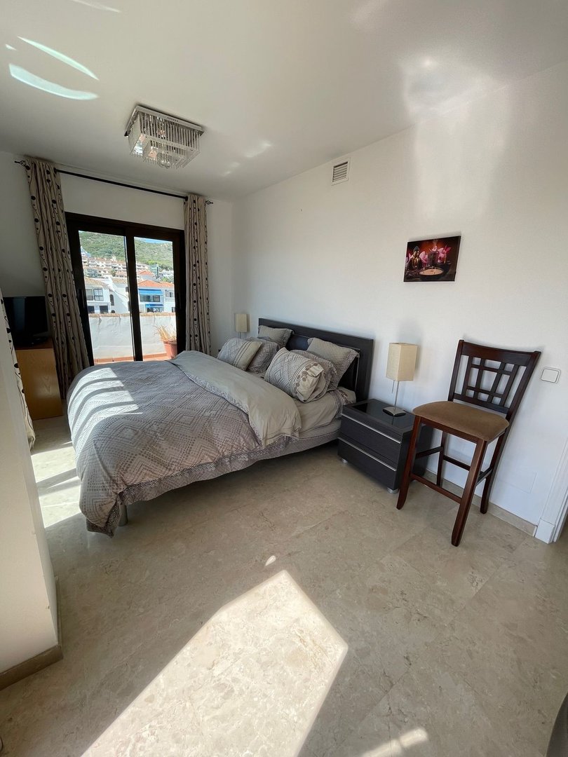 3 Bed Penthouse in La Duquesa