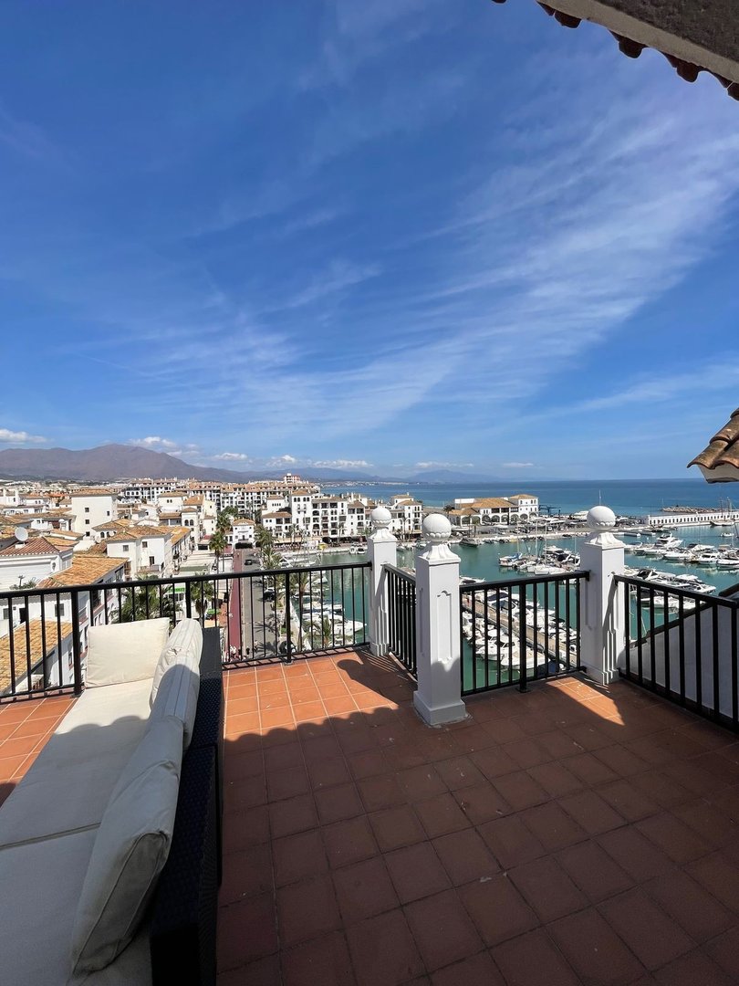 3 Bed Penthouse in La Duquesa