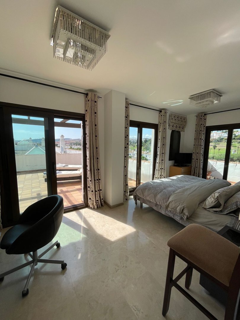 3 Bed Penthouse in La Duquesa
