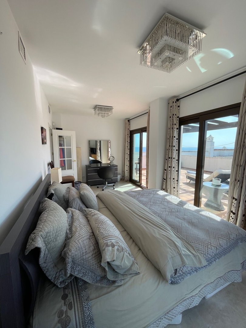 3 Bed Penthouse in La Duquesa