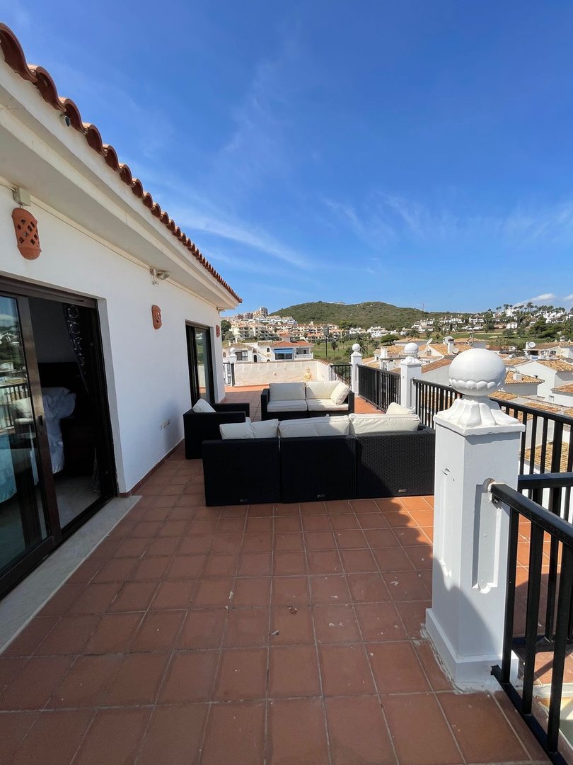 3 Bed Penthouse in La Duquesa