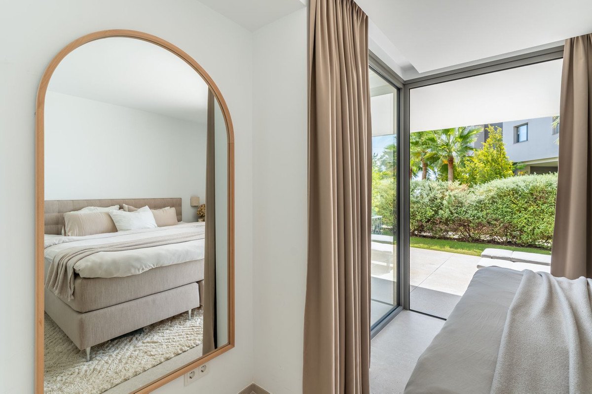 2 Bed Ground Floor Apartment in Benahavís