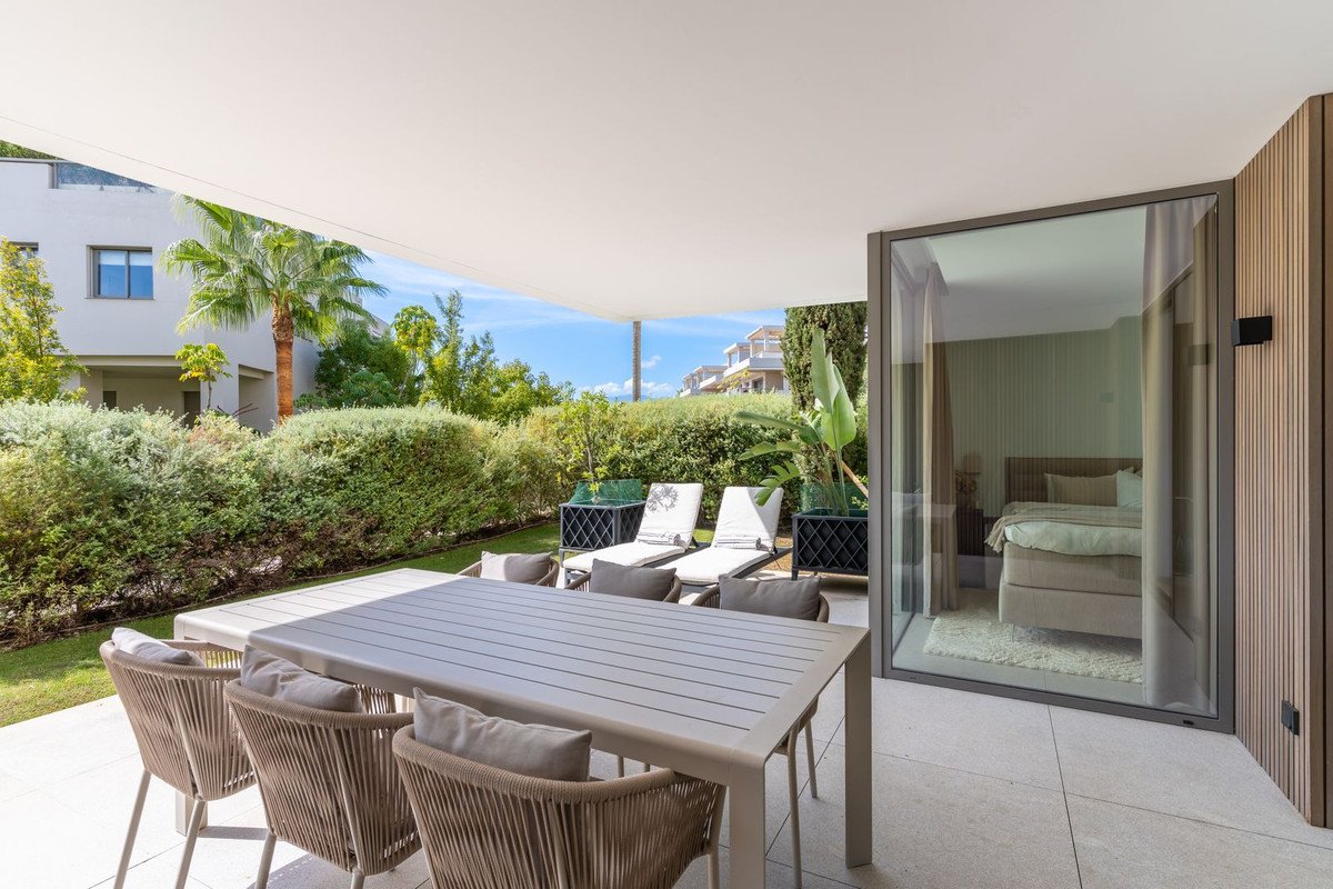 2 Bed Ground Floor Apartment in Benahavís