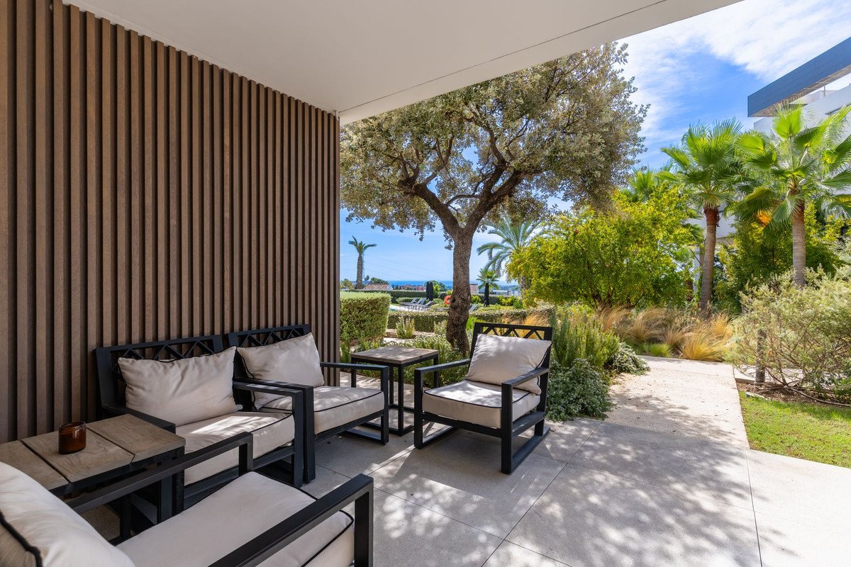 2 Bed Ground Floor Apartment in Benahavís