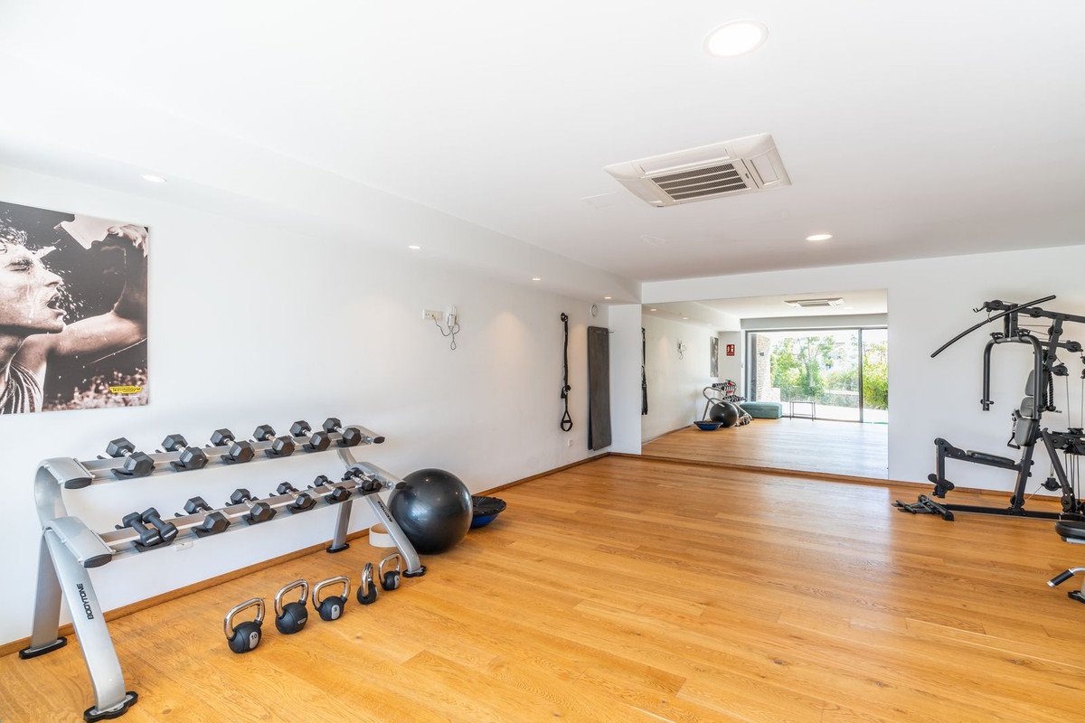 2 Bed Ground Floor Apartment in Benahavís