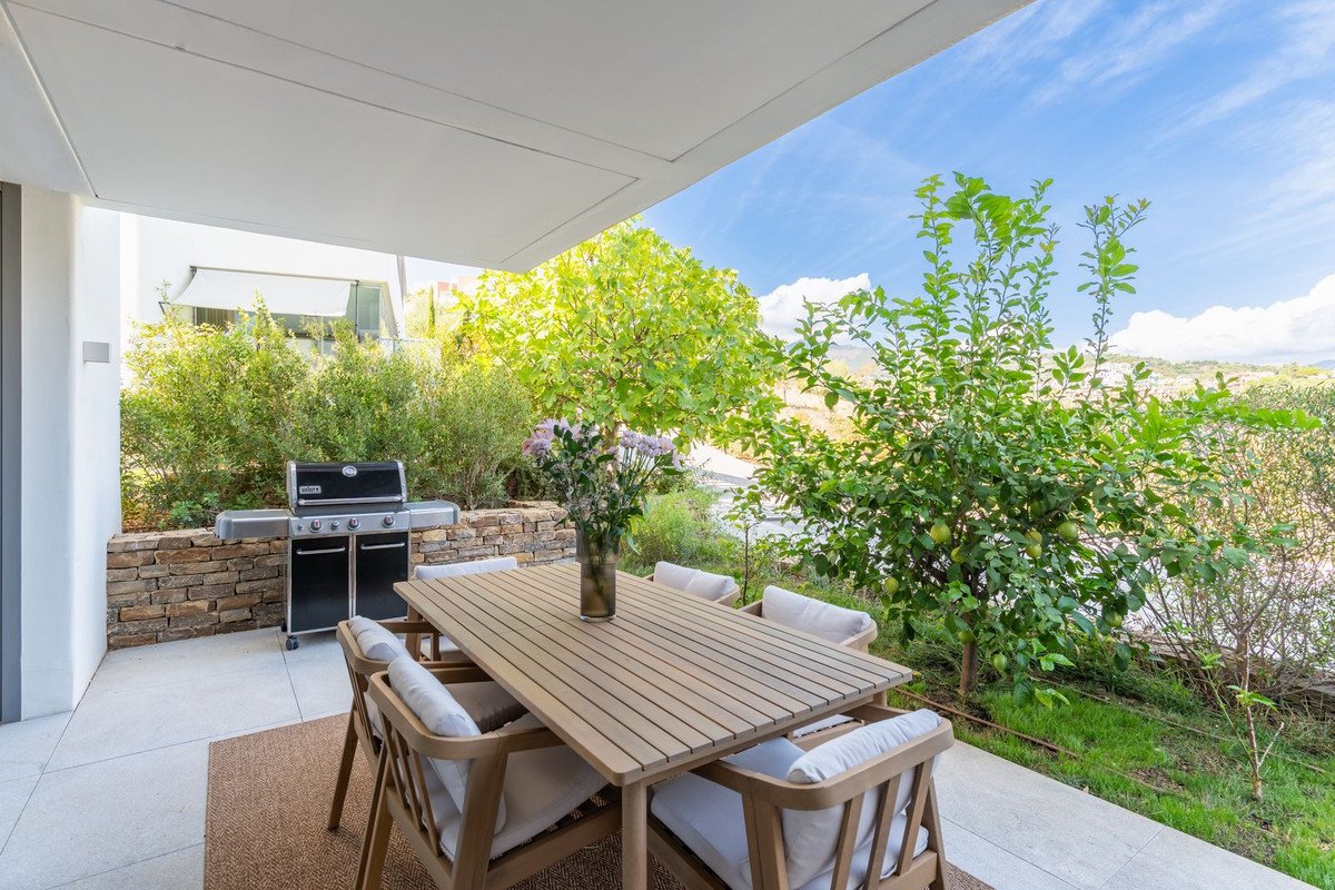 2 Bed Ground Floor Apartment in Benahavís