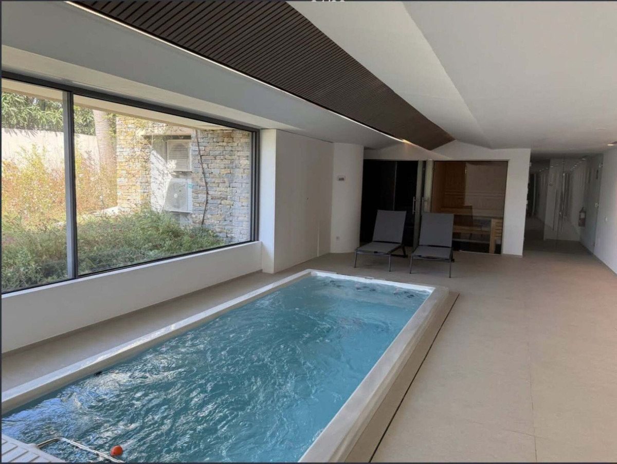 2 Bed Ground Floor Apartment in Benahavís