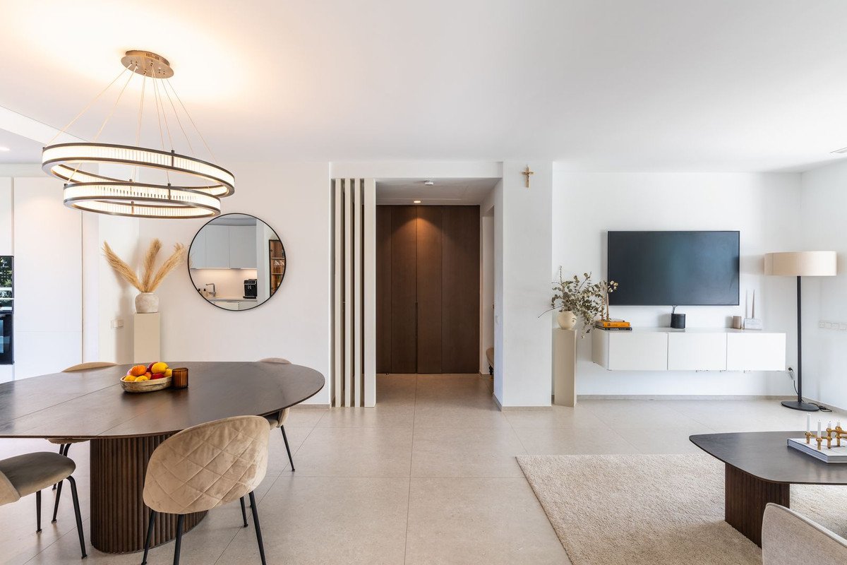 2 Bed Ground Floor Apartment in Benahavís