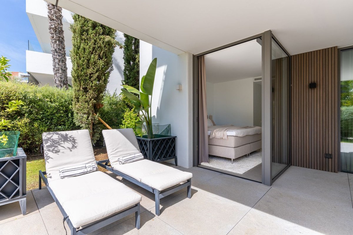 2 Bed Ground Floor Apartment in Benahavís