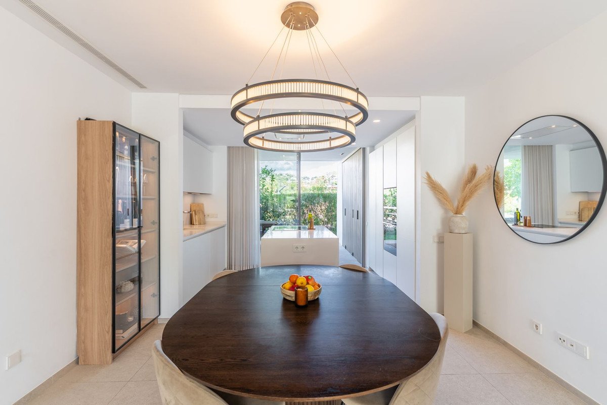 2 Bed Ground Floor Apartment in Benahavís