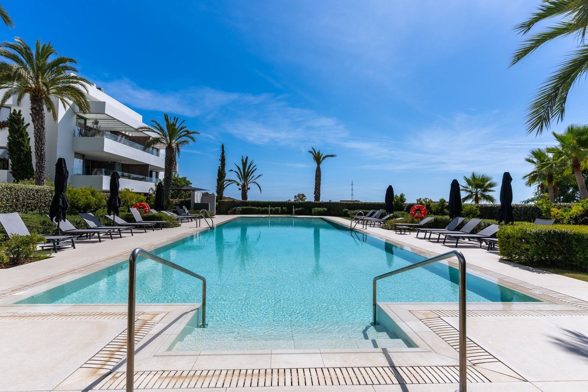 2 Bed Ground Floor Apartment in Benahavís