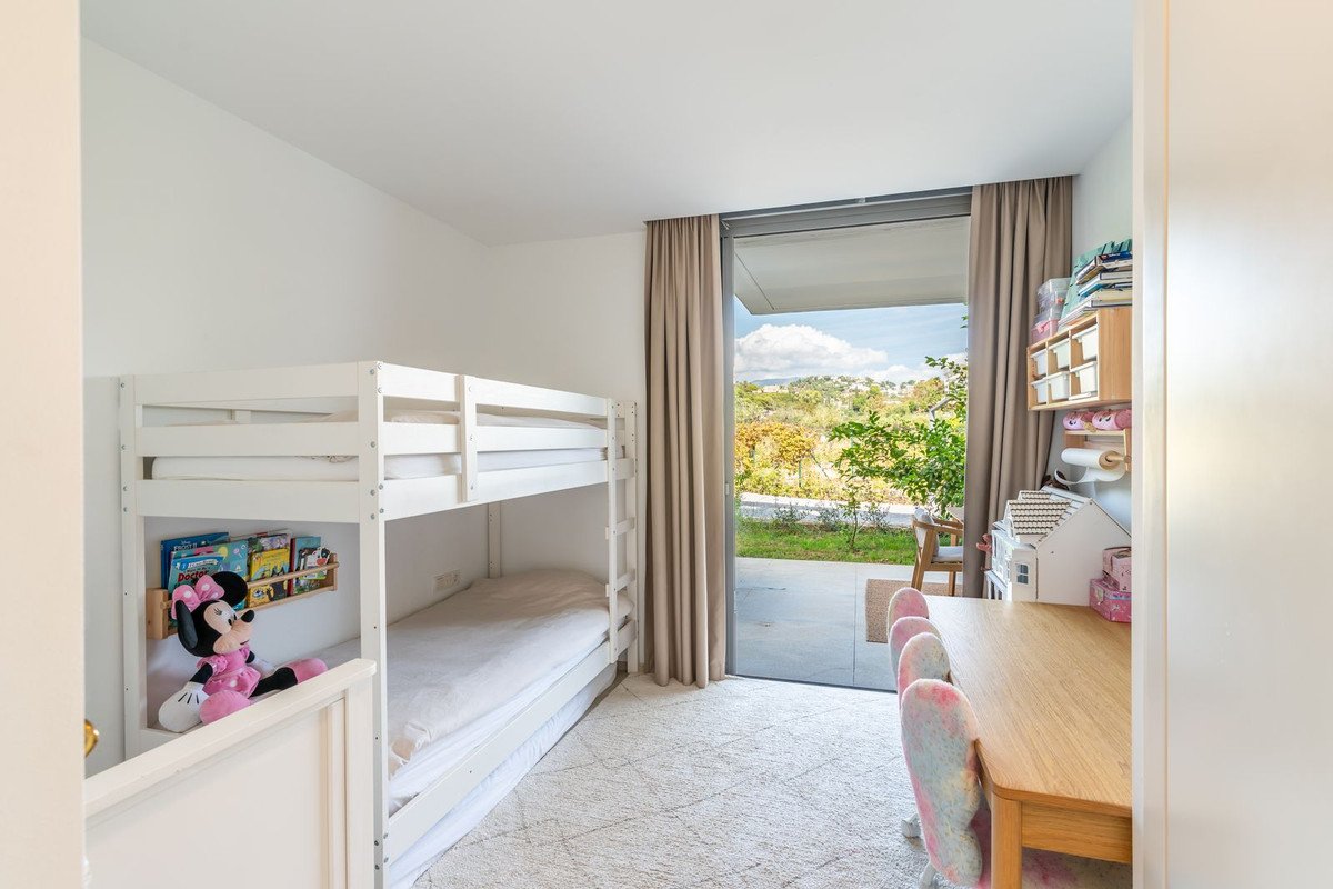 2 Bed Ground Floor Apartment in Benahavís