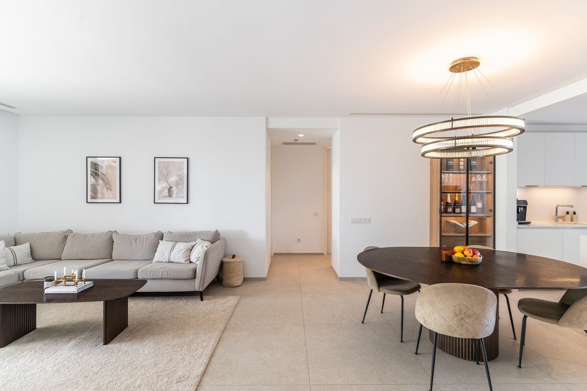 2 Bed Ground Floor Apartment in Benahavís