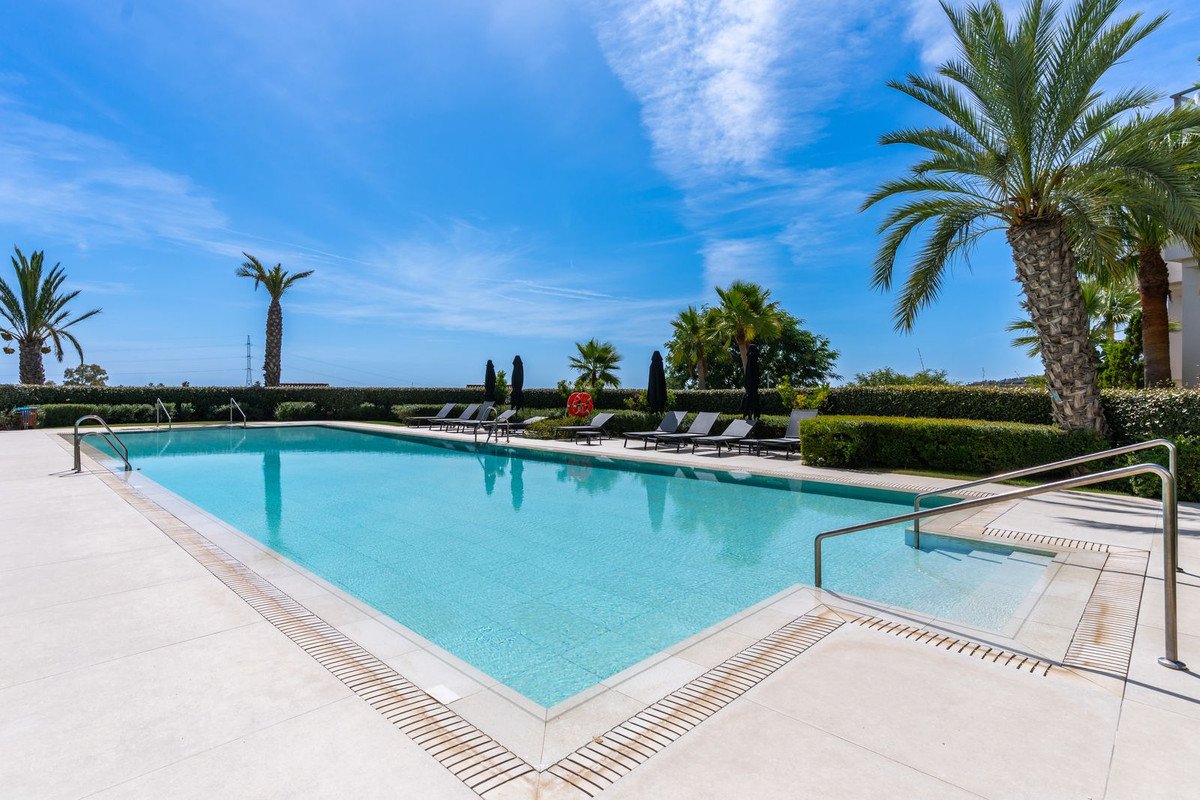 2 Bed Ground Floor Apartment in Benahavís
