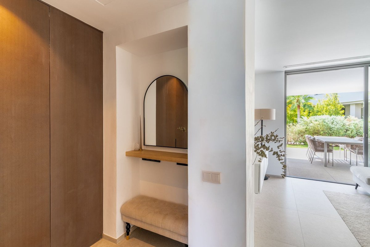 2 Bed Ground Floor Apartment in Benahavís