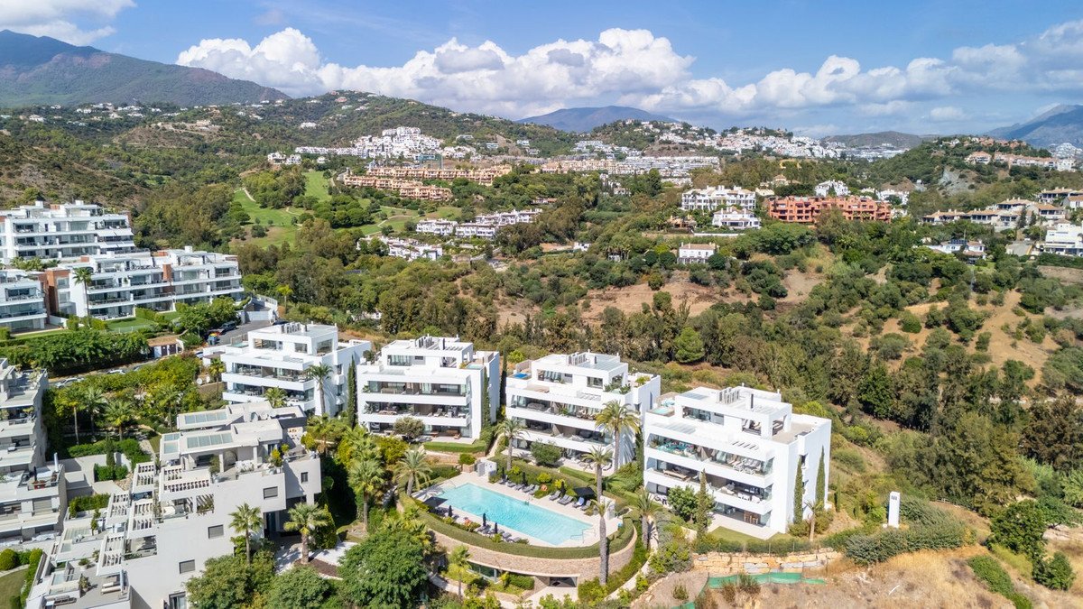 2 Bed Ground Floor Apartment in Benahavís