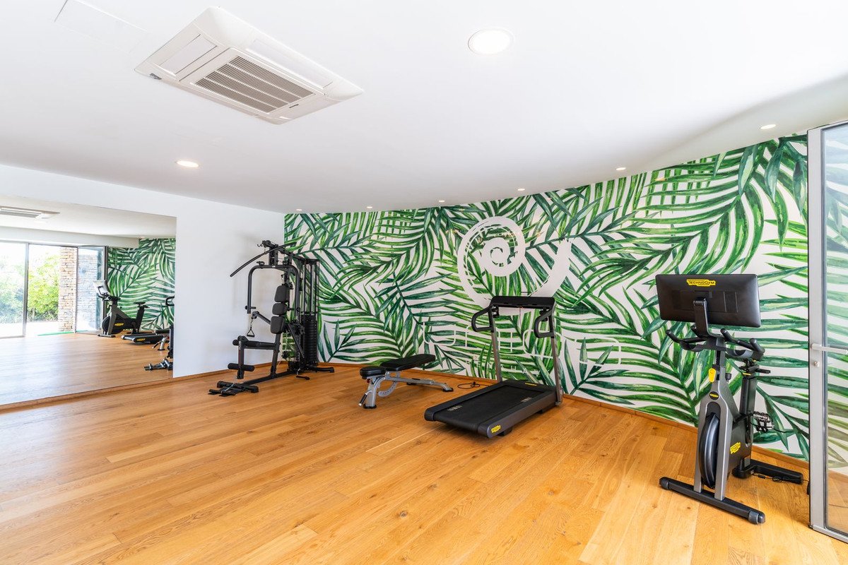 2 Bed Ground Floor Apartment in Benahavís