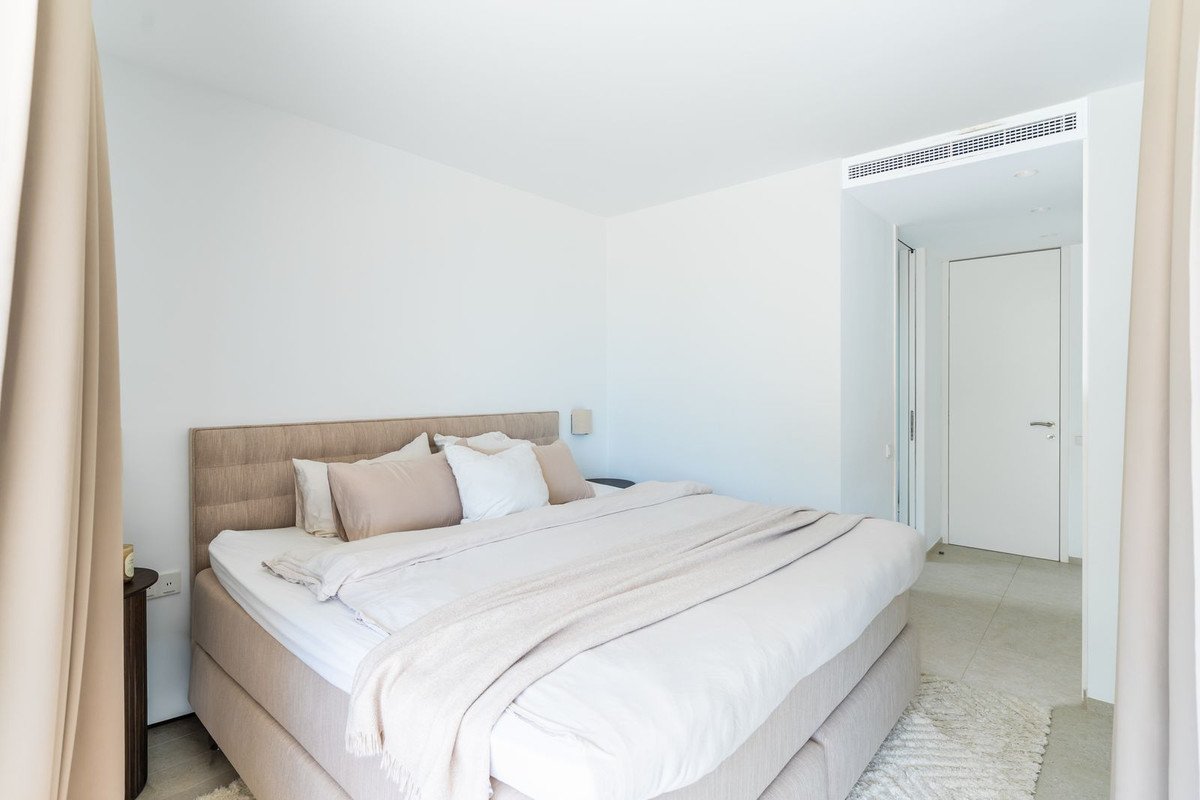 2 Bed Ground Floor Apartment in Benahavís