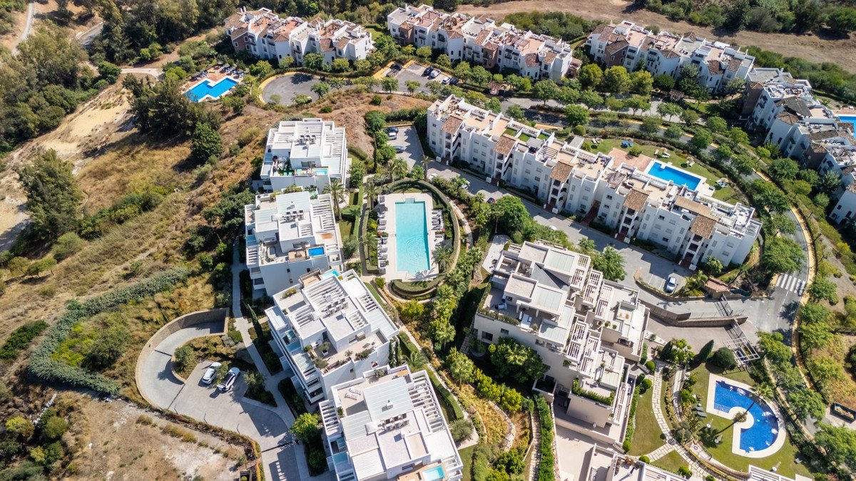 2 Bed Ground Floor Apartment in Benahavís