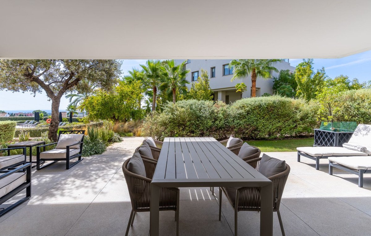 2 Bed Ground Floor Apartment in Benahavís