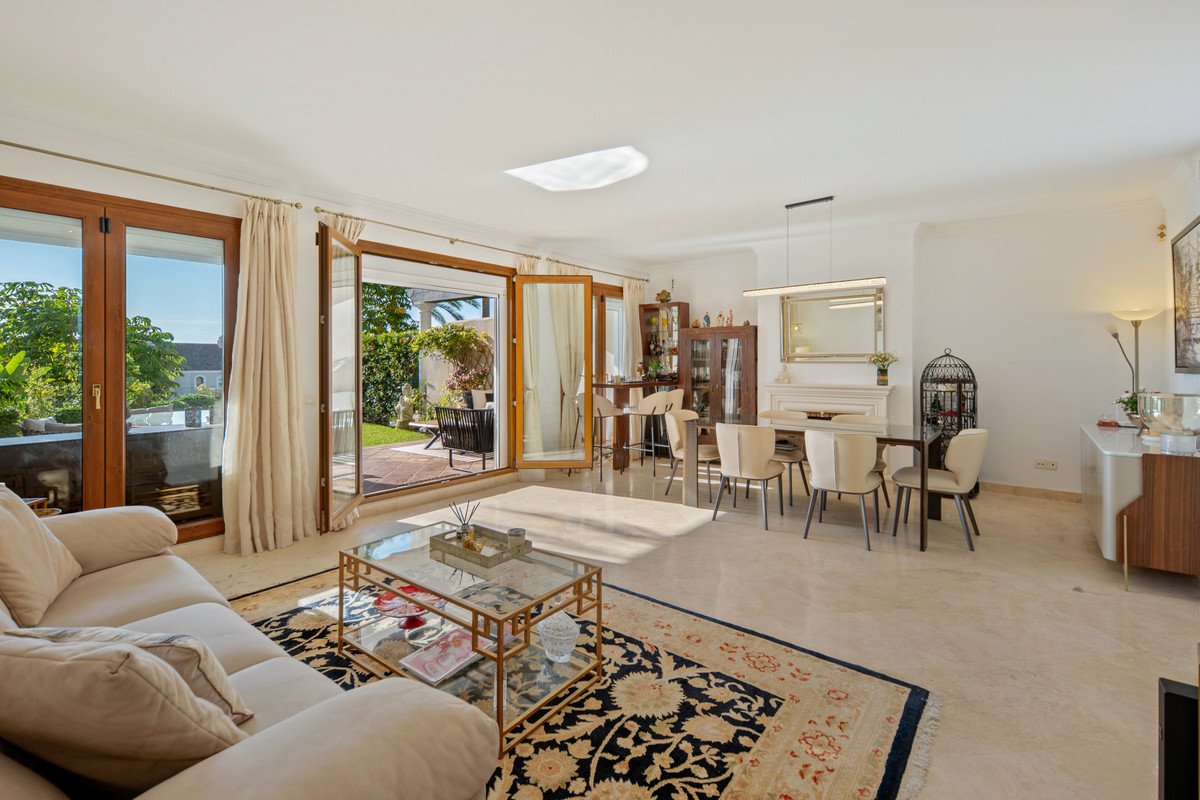 3 Bed Townhouse in El Paraiso