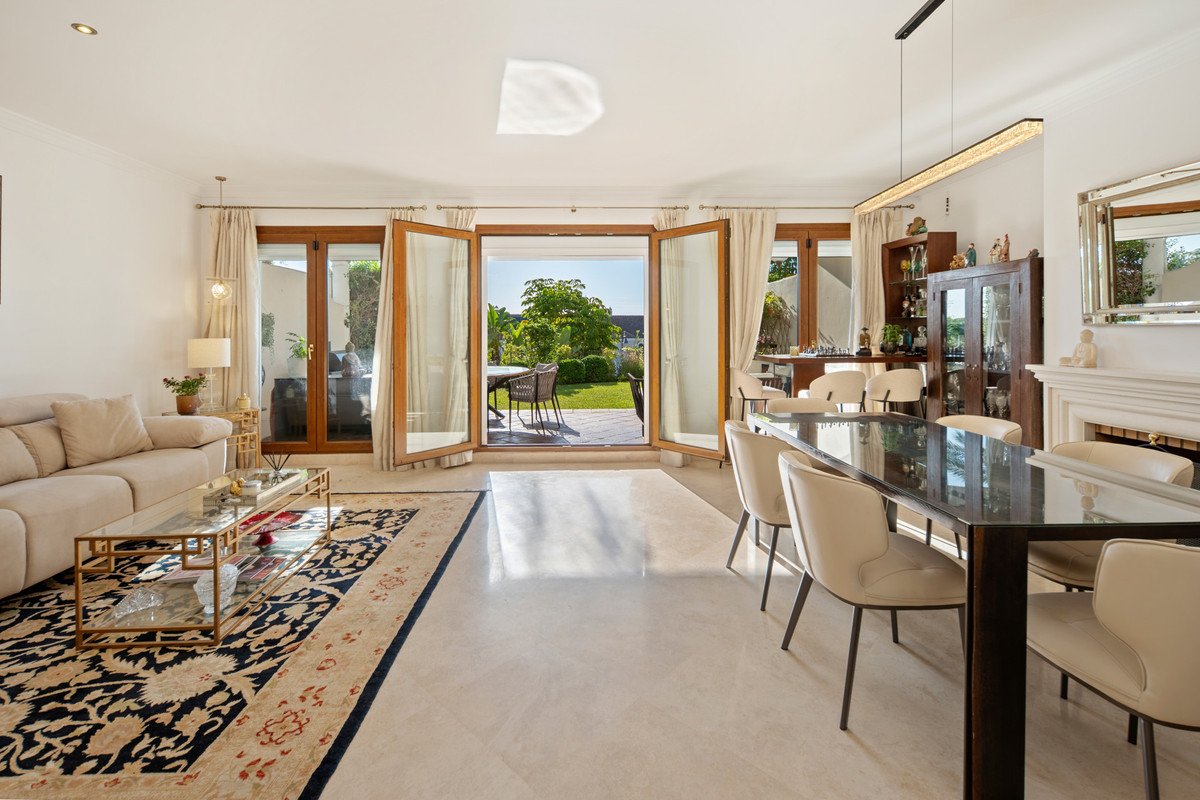 3 Bed Townhouse in El Paraiso