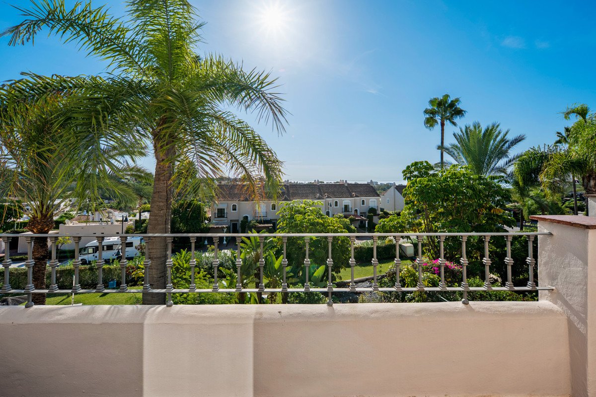 3 Bed Townhouse in El Paraiso