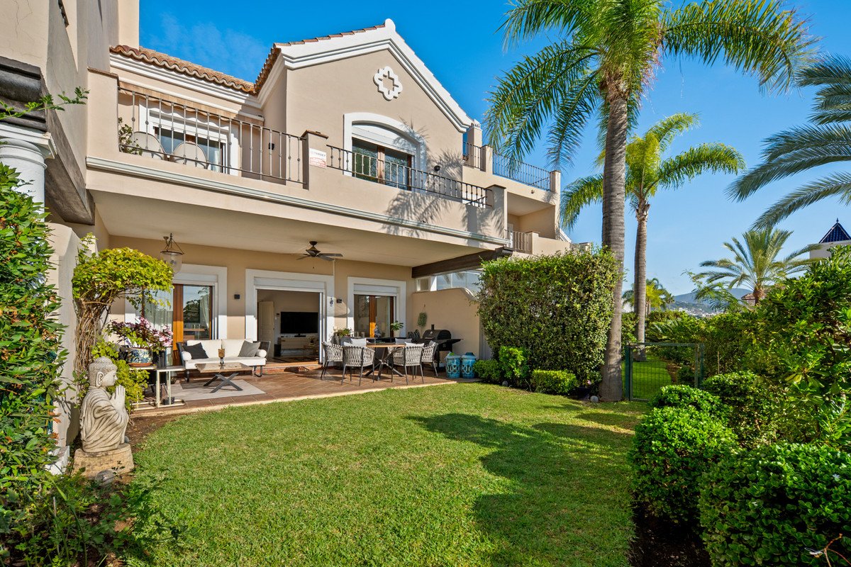 3 Bed Townhouse in El Paraiso