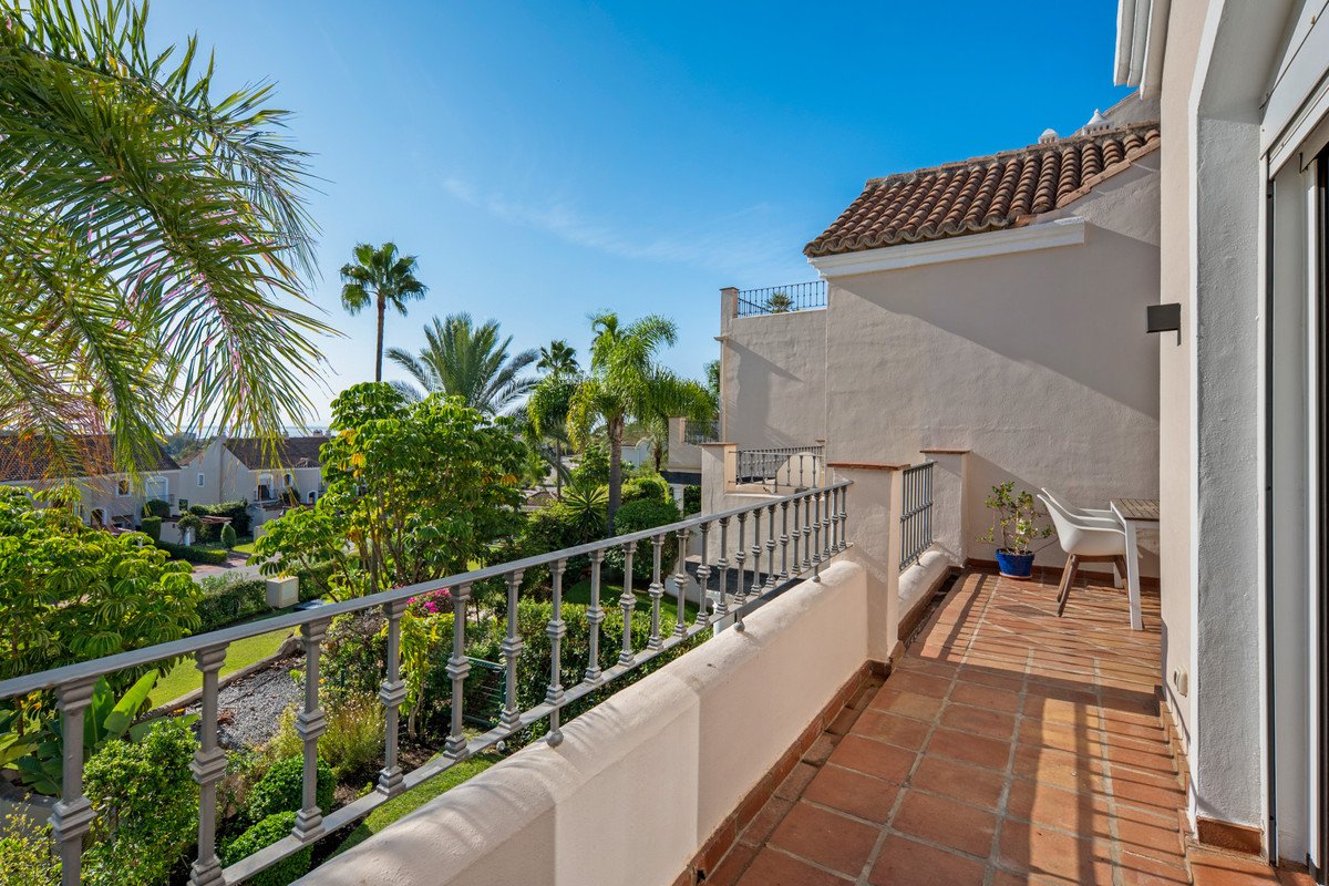 3 Bed Townhouse in El Paraiso