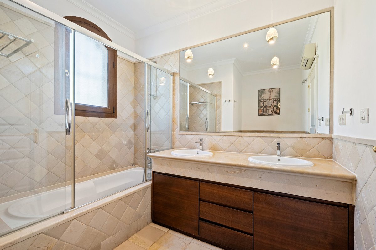 3 Bed Townhouse in El Paraiso