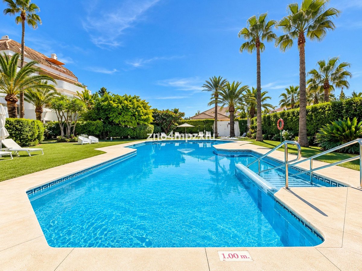 2 Bed Middle Floor Apartment in The Golden Mile