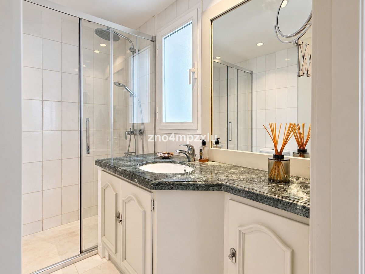 2 Bed Middle Floor Apartment in The Golden Mile