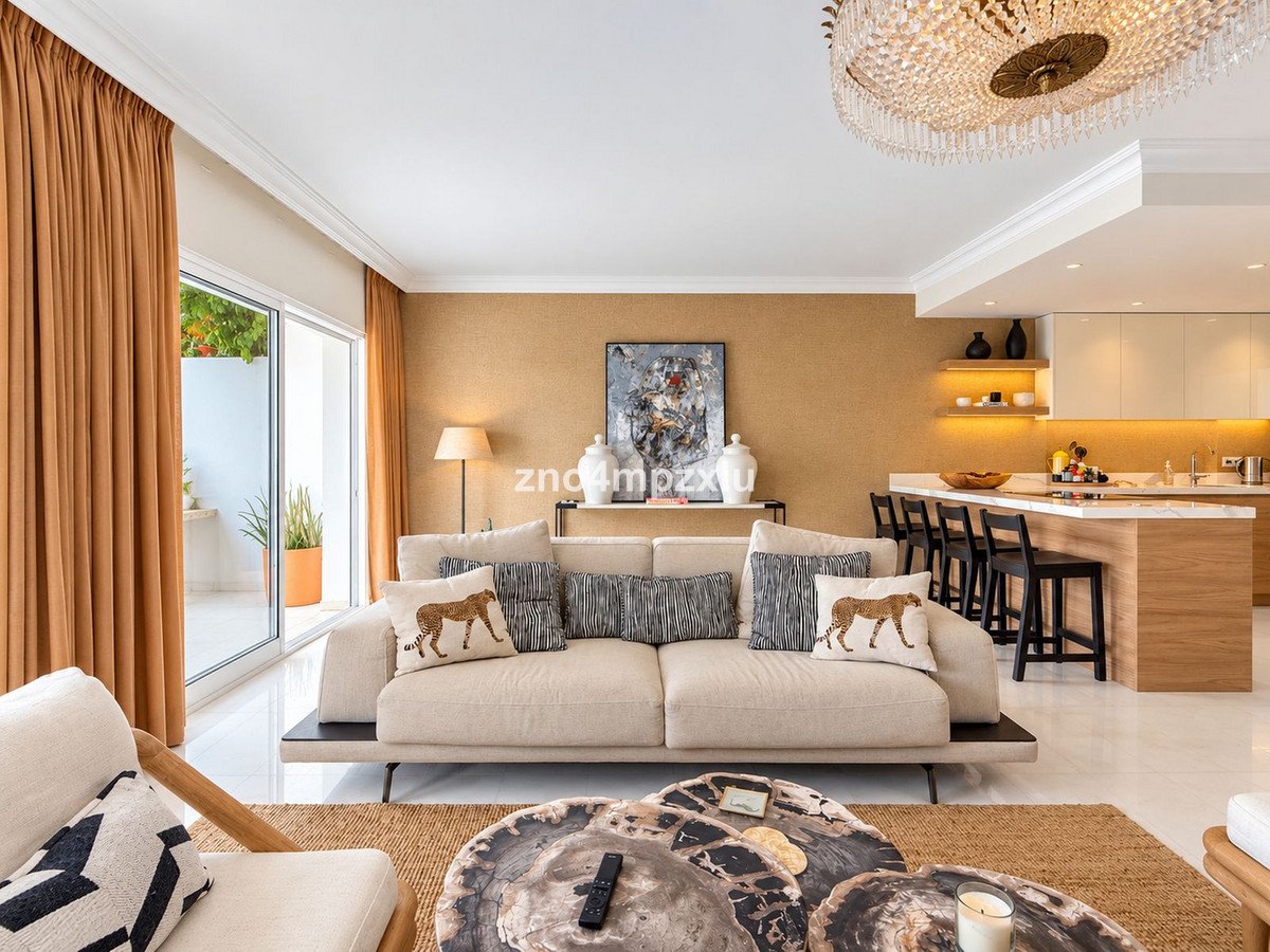 2 Bed Middle Floor Apartment in The Golden Mile