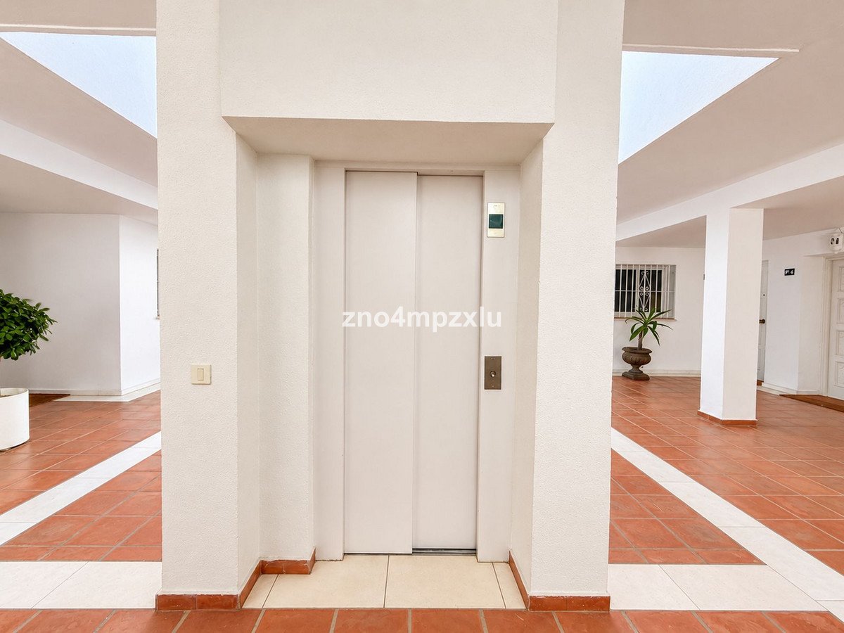 2 Bed Middle Floor Apartment in The Golden Mile