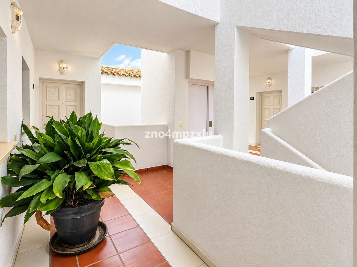 2 Bed Middle Floor Apartment in The Golden Mile