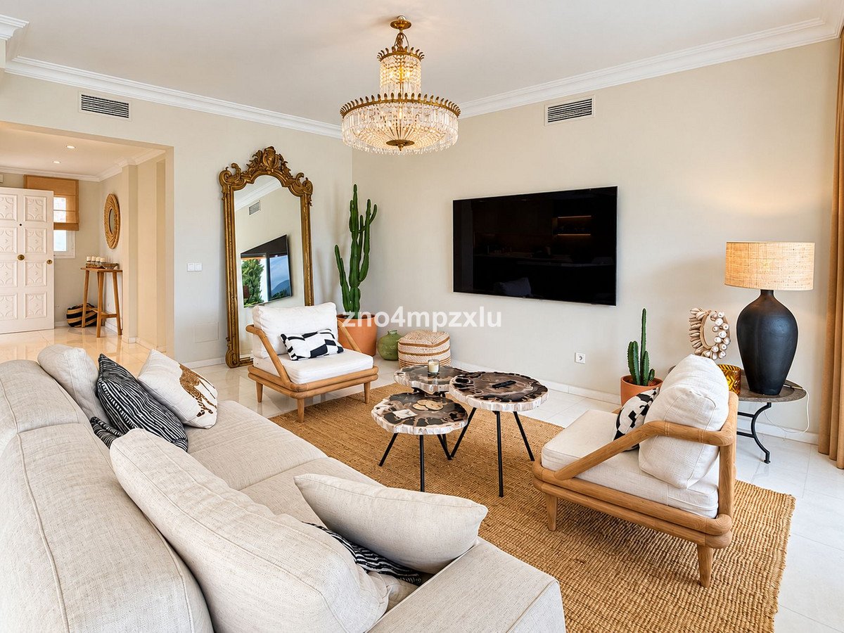 2 Bed Middle Floor Apartment in The Golden Mile