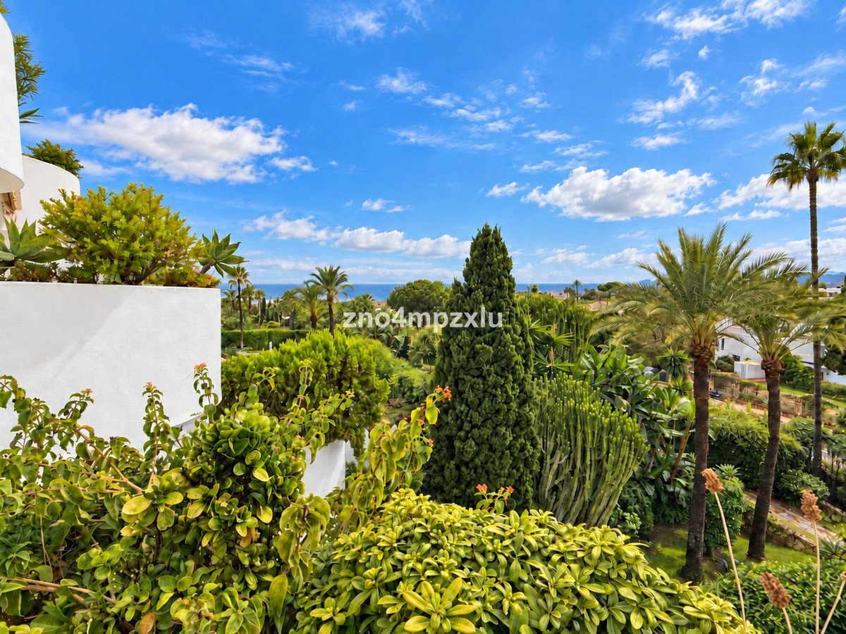 2 Bed Middle Floor Apartment in The Golden Mile
