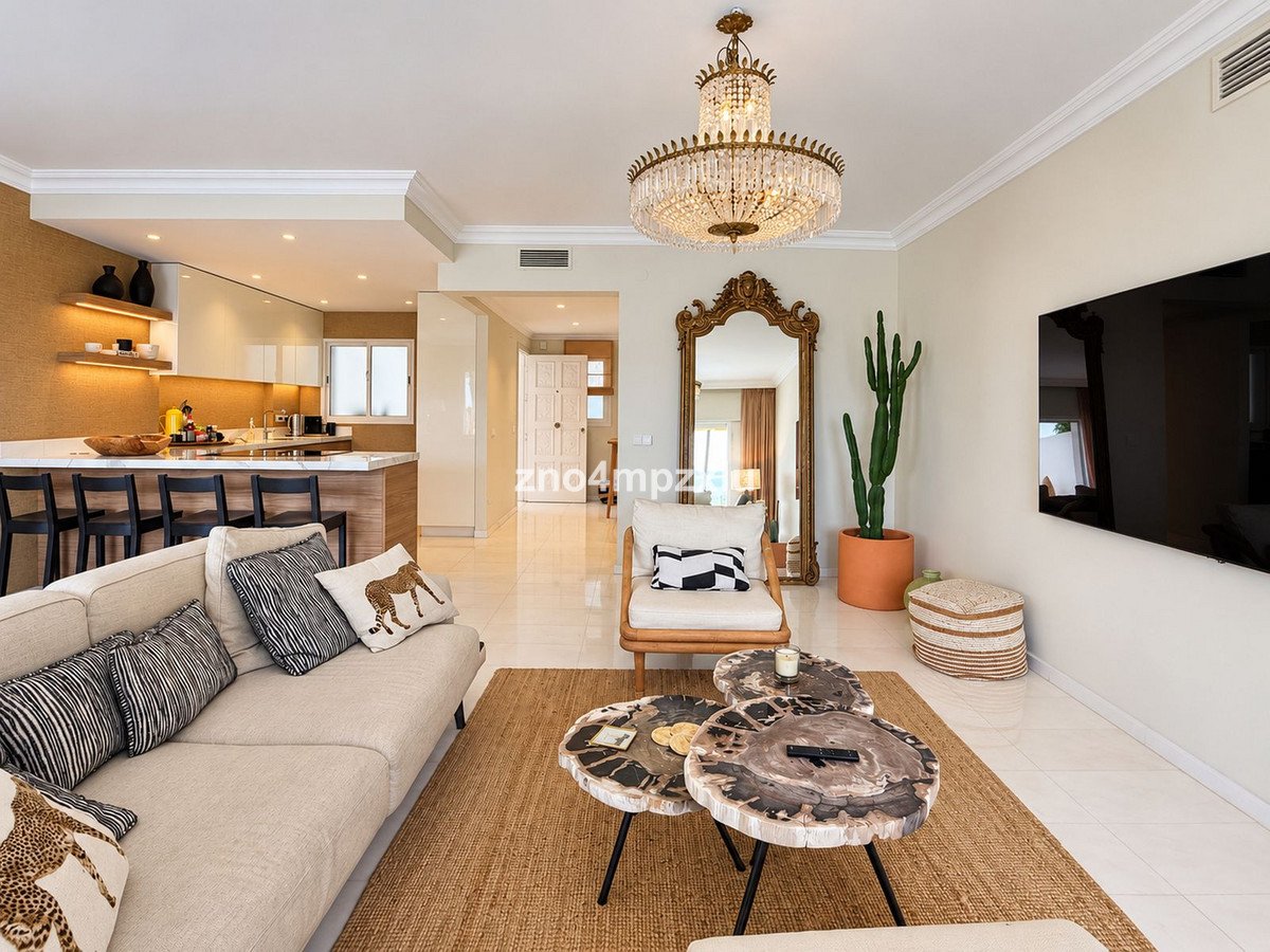 2 Bed Middle Floor Apartment in The Golden Mile