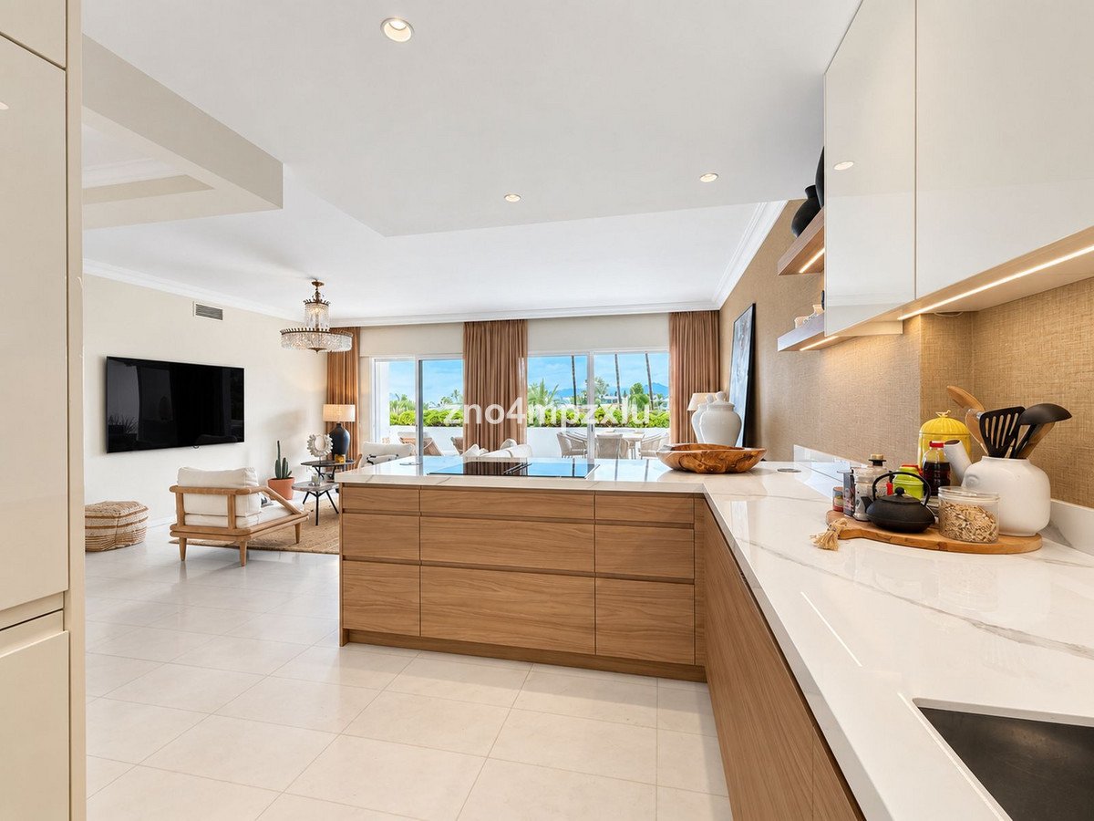 2 Bed Middle Floor Apartment in The Golden Mile