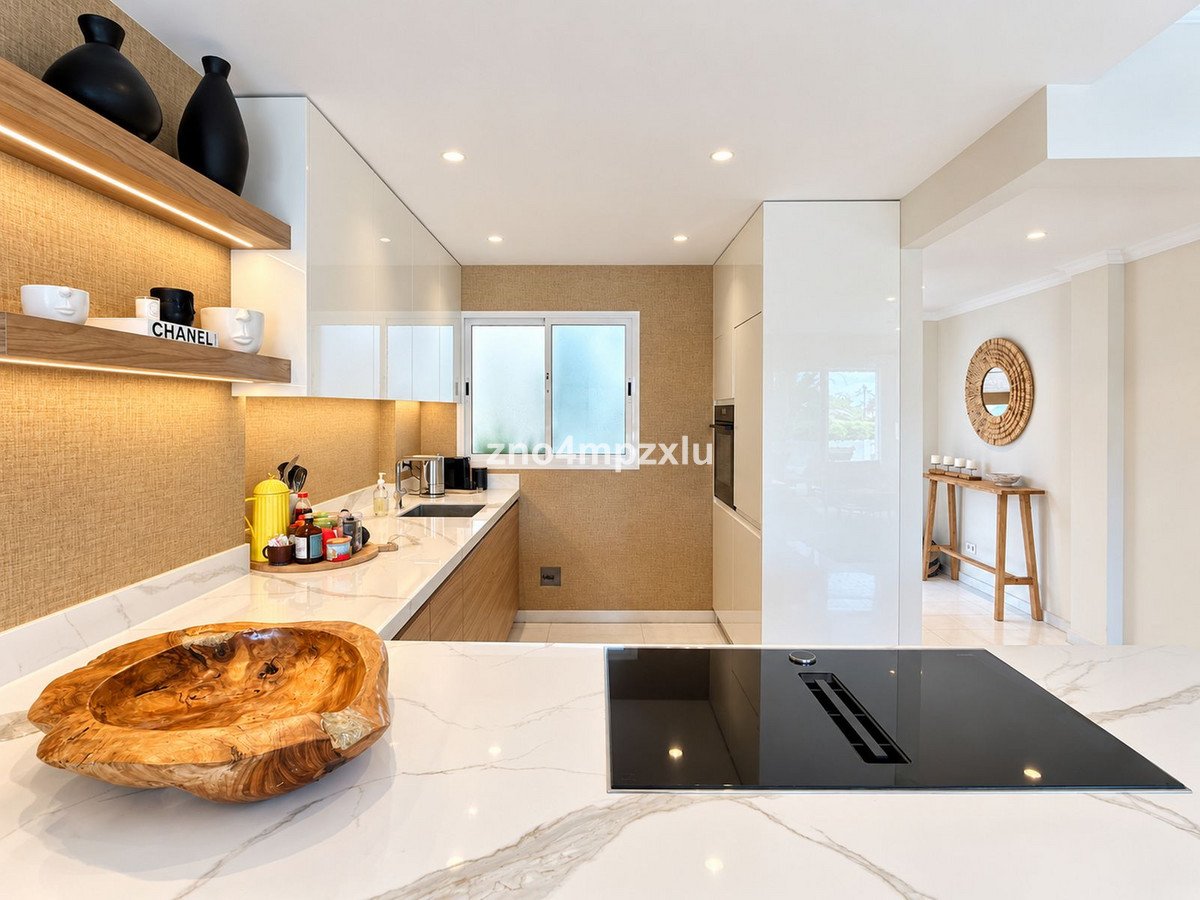 2 Bed Middle Floor Apartment in The Golden Mile