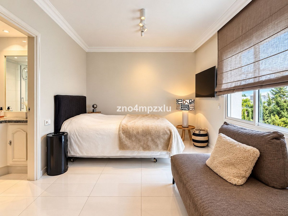 2 Bed Middle Floor Apartment in The Golden Mile